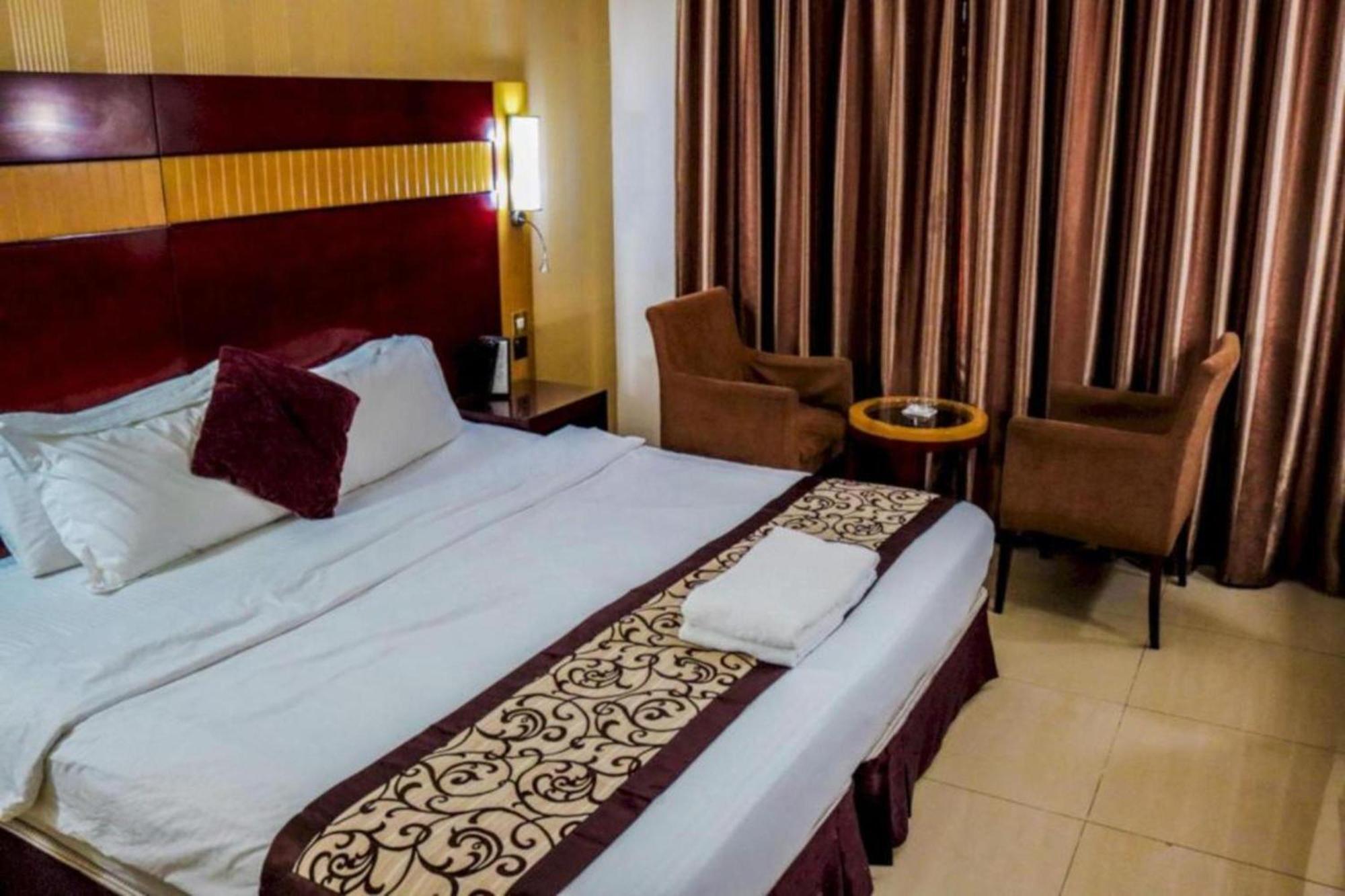Palette Phoenix Hotel Dubai Exterior photo